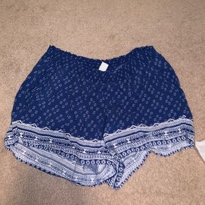 Patterned blue cloth shorts